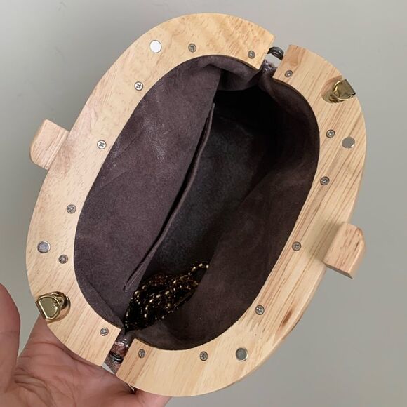 Pink Embossed Leather Handmade Round Wooden Frame Clutch/Crossbody & 2 Chains - Picture 15 of 16